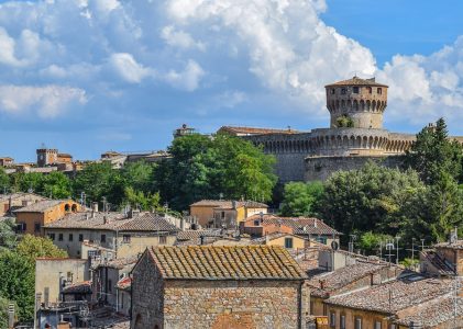 Volterra, guida al borgo in italiano e polacco