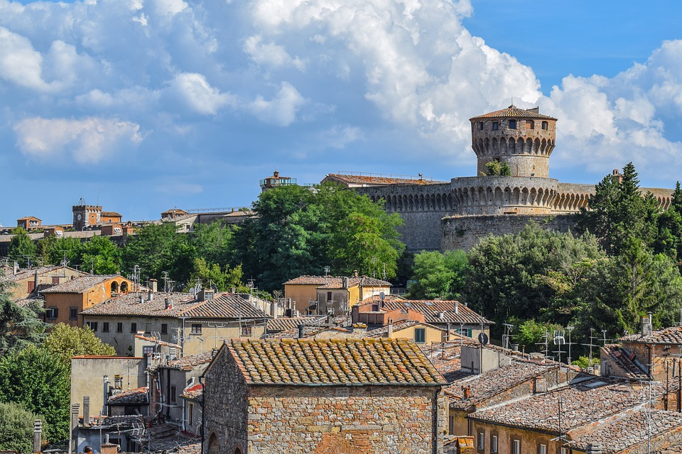 Volterra, guida al borgo in italiano e polacco