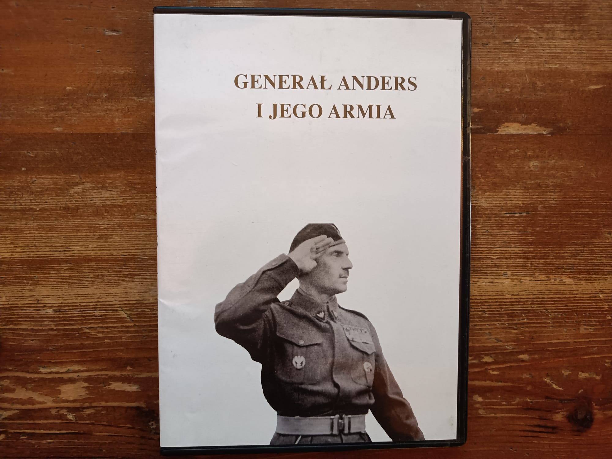 Il DVD su Generale Anders nella biblioteca del Consolato Onorario della Repubblica di Polonia in Firenze 