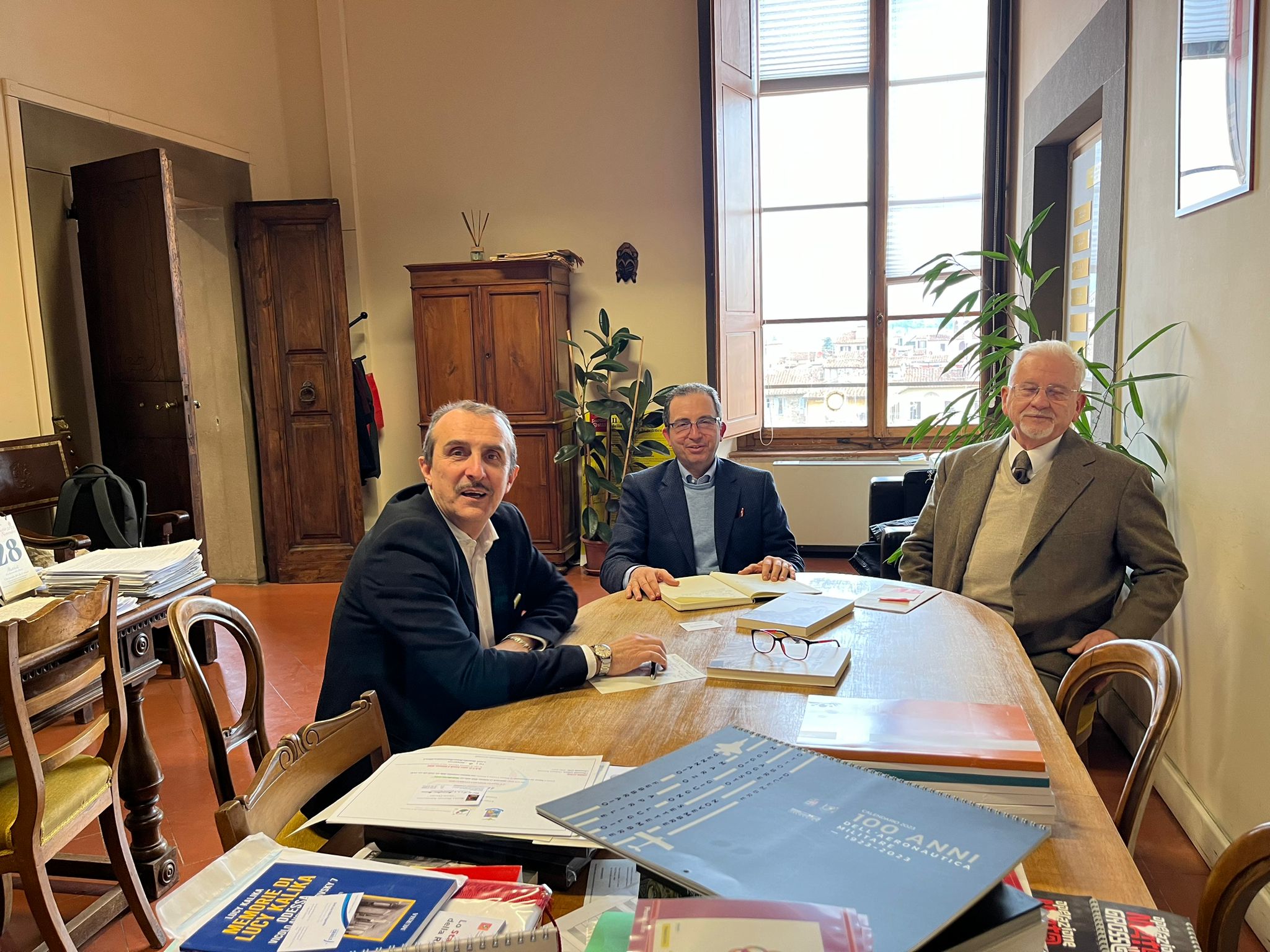 Incontro del Console Onorario Barlacchi con il Presidente del Consiglio Comunale Luca Milani ed il Professore Jan Władysław Woś
