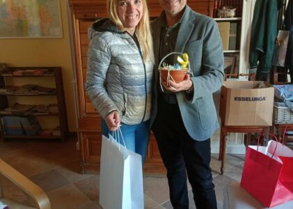 Gli auguri e i doni dalla Scuola Polacca ABC al Console Onorario Stefano Barlacchi